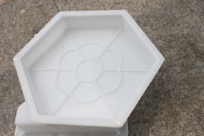 六棱塊護(hù)坡塑料模具什么材質(zhì)的好？